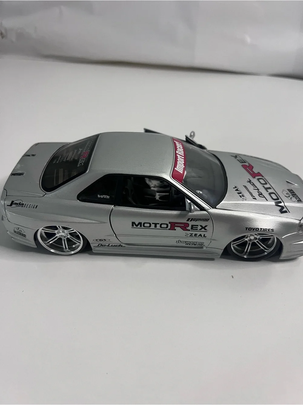 Nissan Skyline GT-R R34 Import Racer MotoRex Diecast 1:18 Escala - Coleccionable